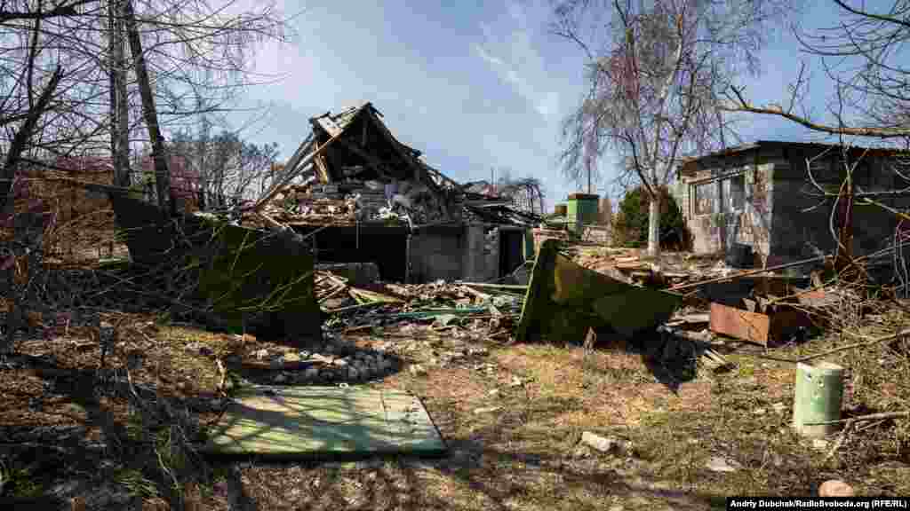 Another destroyed dacha in the village.&nbsp;