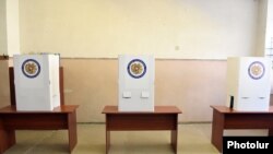 Armenia - A polling station in Vanadzor, 2Oct2016.