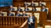 Premierul Vasile Tofan, alături de cabinetul său de miniștri, la ședința privind votul de învestitură. 