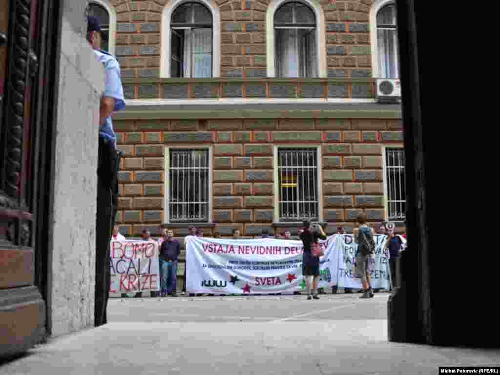 FOTO: Midhat Poturović - Ispred Ministarstva vanjskih poslova