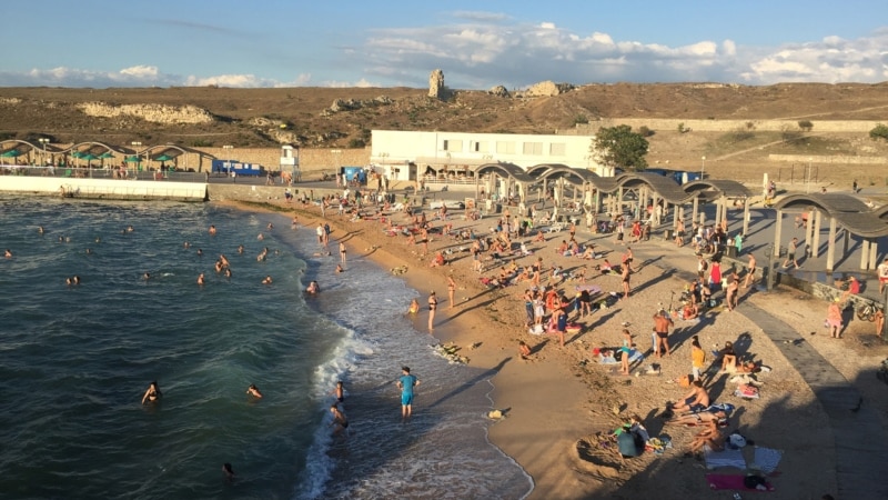 Власти Севастополя за лето насчитали 150 нарушений на пляжах, хотят разрывать договора с арендаторами 