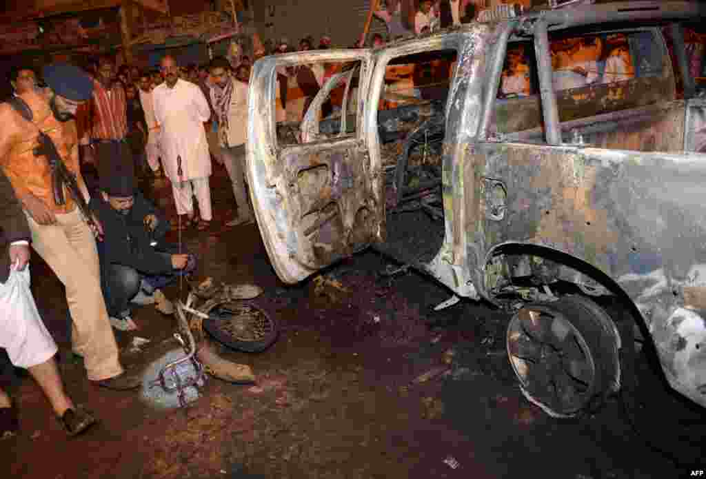 Pakistani security officials examine the site of a bomb explosion in Karachi on December 20. (AFP/Rizwan Tabassum)