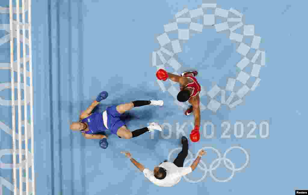 Рио олимпиадасында 91 келіде күміс алған Василий Левит екінші кезеңде Испания боксшысы Эмануэль Рейестен (шыққан тегі кубалық) нокаутпен жеңілді. 27 шілде 2021 жыл.