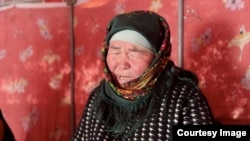 Айжаңылдын апасы Уулча Орунбаева.