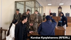 "Кемпир-Абад иши" боюнча соттук отурумдун алдында тартылган сүрөт.