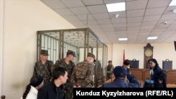 "Кемпир-Абад иши" боюнча соттук отурумдун алдында тартылган сүрөт. 25-март, 2026-жыл. 