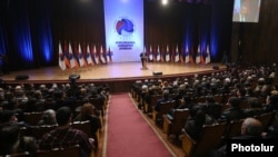 Armenia - Former Defense Minister Seyran Ohanian and former Foreign Minister Vartan Oskanian hold a conference of their election bloc in Yerevan, 25Feb2017.