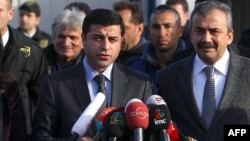 Selahattin Demirtaş Diyarbəkirdə tərəfdarları qarşısında çıxış edir - 2014