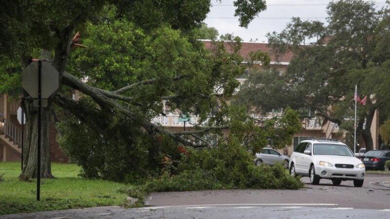 Nestanak struje i poplave nakon što je uragan Idalia pogodio Floridu