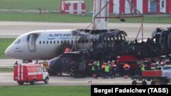 Сгоревший самолет Sukhoi Superjet 100 в московском аэропорту «Шереметьево», 6 мая 2019 года