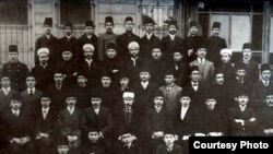 Истанбулда белем алучы татар шәкертләре, 1910