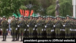 Российские военные на параде в Тирасполе, 9 мая 2017 года