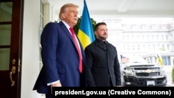 Президент України Володимир Зеленський (праворуч) і президент США Дональд Трамп. Вашингтон, 18 серпня 2025 року