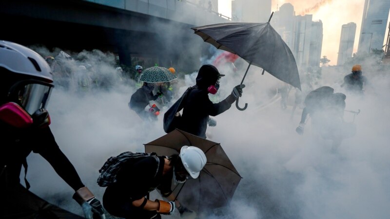 Судири на протестите во Хонконг за поддршка на Ујгурите 