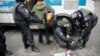 Ոստիկանները խուզարկում են ակտիվիստներին, Մոսկվա, 5-ը նոյեմբերի, 2017թ․