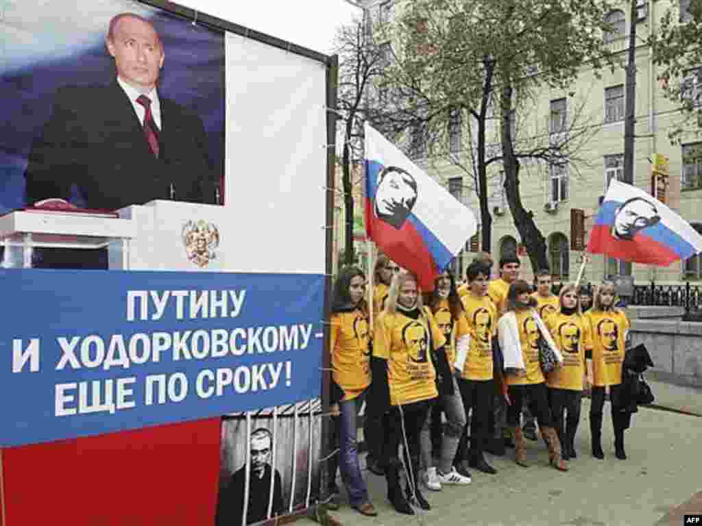 Эти идеологически выдержанные барышни хотят такого, как Путин. А такого, как Ходорковский - совсем не хотят.
