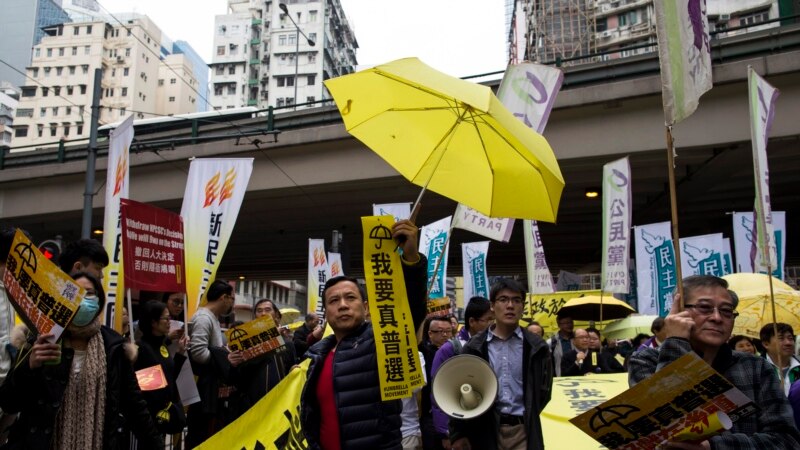 Кина и порача на Британија да ги тргне рацете од Хонг Конг