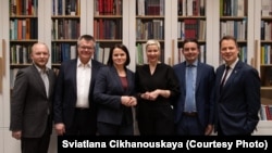 Сьвятлана Ціханоўская сустрэлася зь Віктарам Бабарыкам і Марыяй Калесьнікавай, каб абмеркаваць «стратэгію і спосабы ўзмацненьня дэмакратычнага руху».