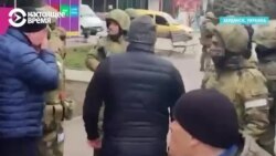 Жители захваченного Бердянска требуют от российских военных уйти