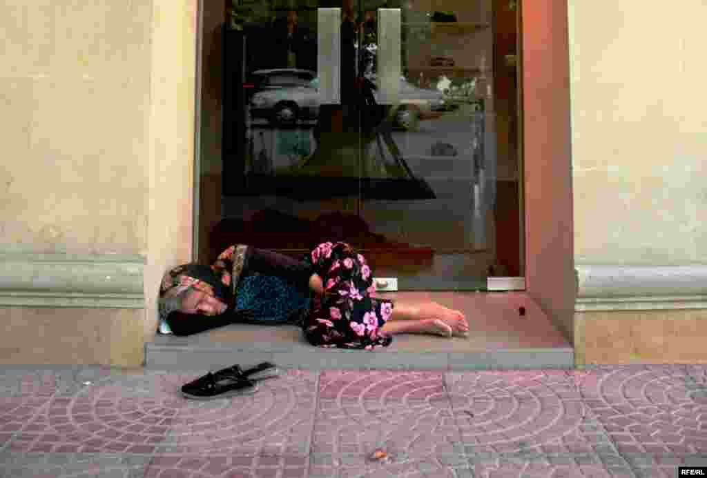 Milyonçu şəhərin yoxsulları #30