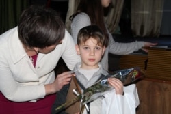 Син Арсеній під час нагородження до Дня волонтера у грудні 2016 року