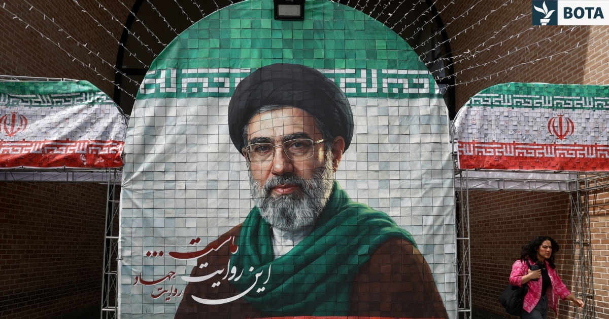 Çfarë tregon për Republikën e re Islamike mungesa e Mojtaba Khameneit në varrimin e të atit 