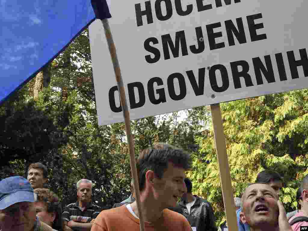 BiH: protest poljoprivrednika ispred Ustavnog suda BiH - 2009. Foto: Midhat Poturovic