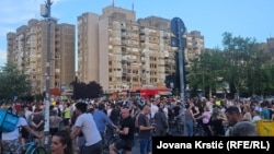 Jedan od protesta roditelja i profesora sa kojih se traži smena direktora škole, 27. maj 2026.