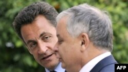 Президент Польши (справа) не обещает французскому коллеге легкого председательства в ЕС