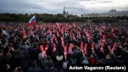 Сторонники Навального на акции протеста в Санкт-Петербурге. 7 октября 2017 года.