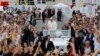 Папата Франциско ја почна посетата на Албанија 