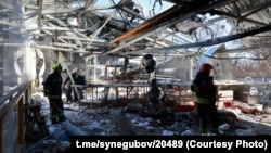 
Синєгубов звернув увагу, що війська РФ вдарили БпЛА по цивільному підприємству в Шевченківському районі Харкова, коли люди прийшли на роботу