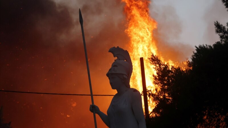 Grčka: Evakuacija čamcima zbog požara, vatra blizu drevne Olimpije