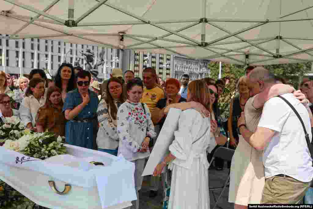 Вона проходила військовий вишкіл, допомагала військовим і готувалася офіційно долучитися до медичного добровольчого батальйону «Госпітальєри»