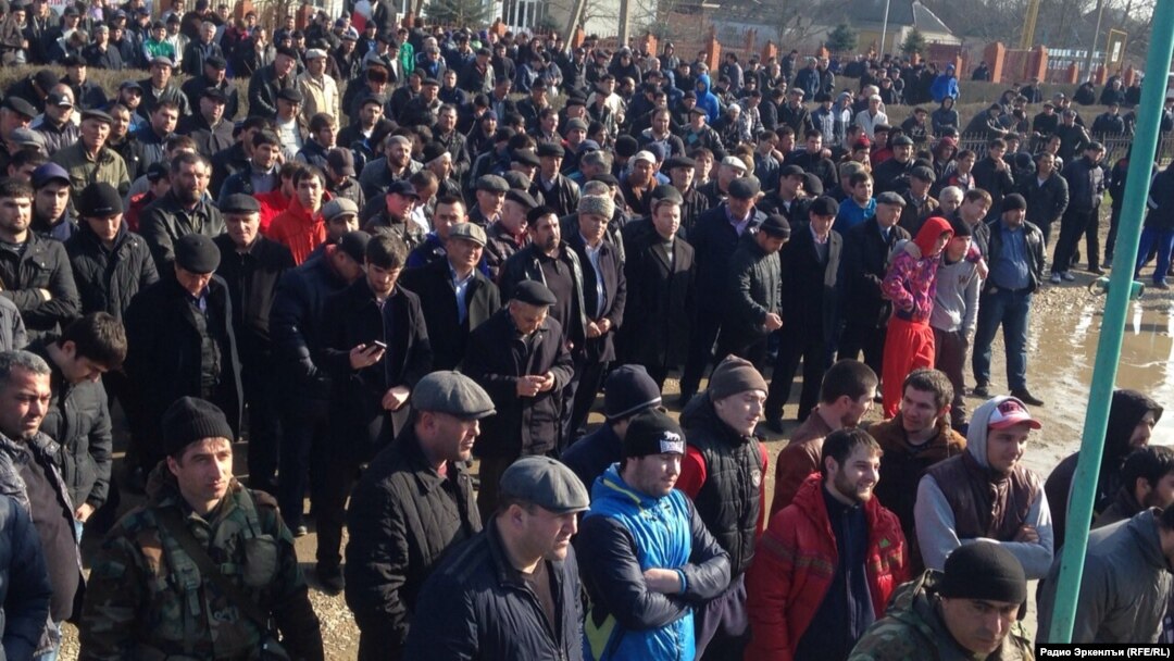 Бабаюрталда митинг