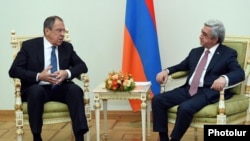 Armenia - President Serzh Sarkisian (R) meets with Russian Foreign Minister Sergey Lavrov, Yerevan, 22Apr2016.