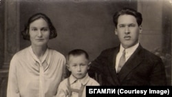 Владимир Дубовка с женой и сыном. Яранск, 7 сентября 1933 года. БГАМЛИ