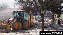 Демонтаж об'єктів на ринку, розташованому на вулиці Козлова в Сімферополі, 11 квітня 2017 року