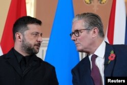 Președintele ucrainean Volodimir Zelenski și premierul britanic Keir Starmer