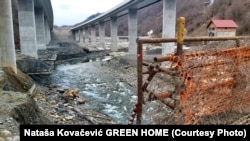 Predlog predviđa vraćanje korita rijeke Tare u njegovo prvobitno stanje u dužini od 500 metara koje će se raditi u naredna četiri mjeseca. (Foto: Koroito rijeke Tare kod Mateševa 22. april 2021.)