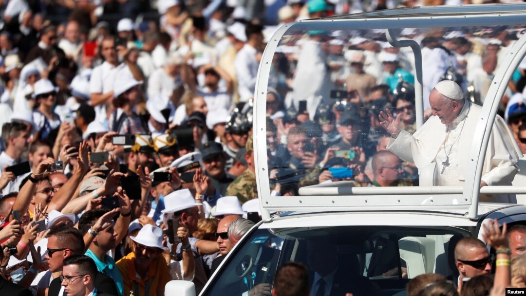 Zeci de mii de persoane au asistat în Piața Eroilor din Budapesta, la liturghia de încheiere a celui de-al 52-lea Congres Euharistic Internațional, oficiată de Papa Francisc.