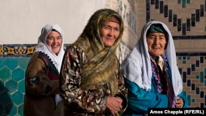 Onam külotlu pornoda uxlaydi