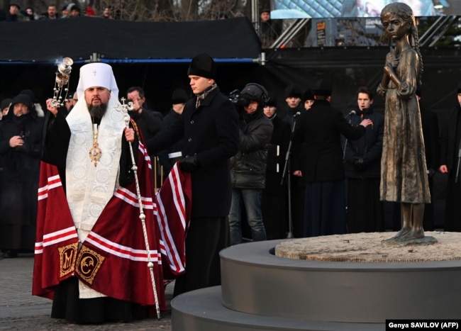 Глава Православної церкви України (ПЦУ) Епіфаній під час вшанування жертв Голодомору-геноциду в Україні 1932–1933 років. Київ, 23 листопада 2019 року