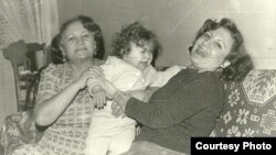 Leyla Yunus (right) with her mother and baby Dinara