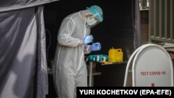 пункт за тестирање на коронавирус во Русија