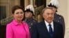 Нурсултан Назарбаев в бытность президентом Казахстана и его старшая дочь Дарига Назарбаева, на тот момент вице-премьер, во время визита в Лондон. 4 ноября 2015 года.