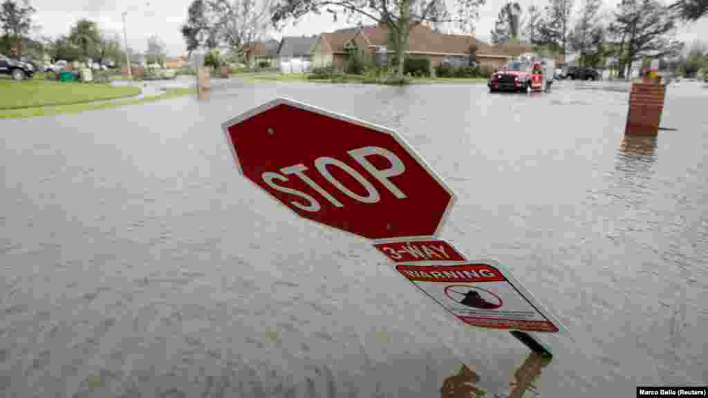 Poplavljene ulice nakon uragana Ida, LaPlace, Louisiana.