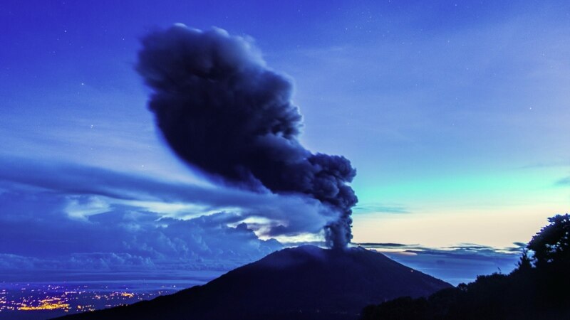Еруптирал вулкан во Хаваи, евакуирани жители 