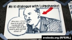 Prezident Aleksandr Lukaşenka başga pikirdäkileri we garaşsyz mediany basyp ýatyrmak bilen Belarusa 1994-nji ýyldan bäri baştutanlyk edip gelýär.