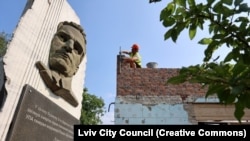 Відновлення музею Романа Шухевича поблизу Львова, в селі Білогорща